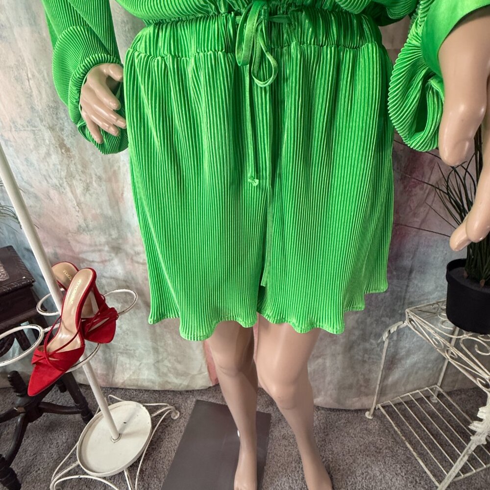 New 📌Blue B Accordion Pleated Kelly Green Long Sleeves Elastic Waist Romper - Picture 8 of 16